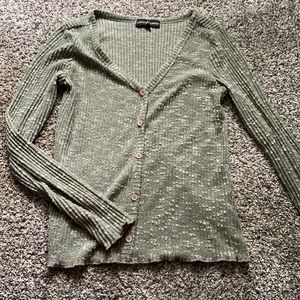 Green fitted sweater